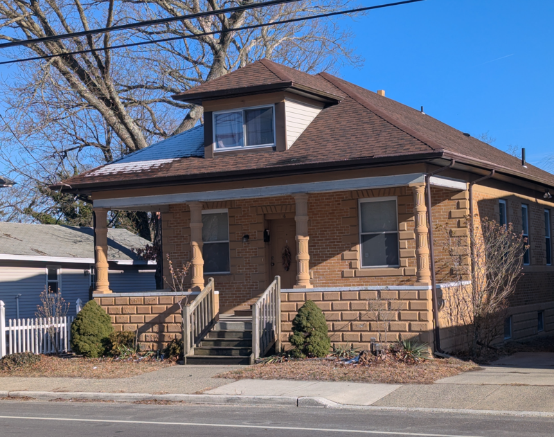 Pleasantville House: 116 N. New Road