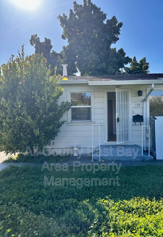 Hayward House: 728 Cherry Way