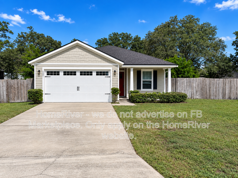 Jacksonville House: 6981 Camfield St