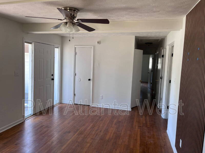 Atlanta House: 165 Hidden Brook Court