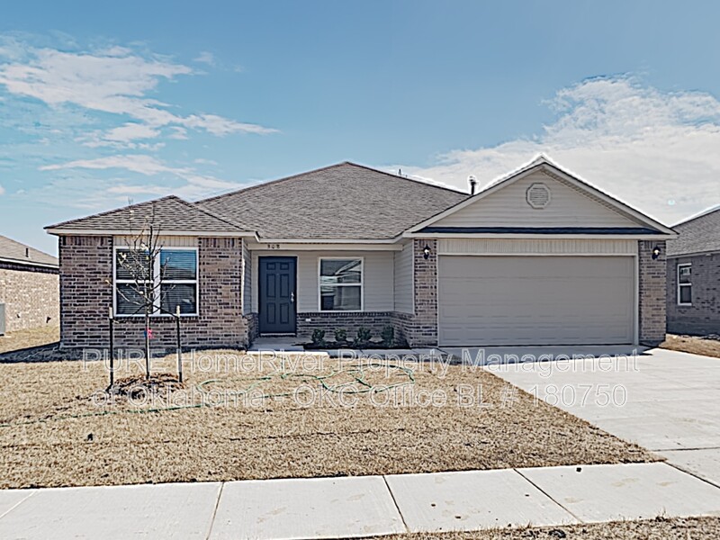 Newcastle House: 308 Karlee Ln