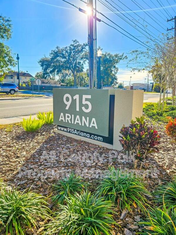 Lakeland Condo: 915 Ariana St.