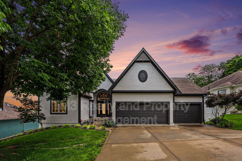 Lee's Summit House: 5605 Northeast Coral Drive