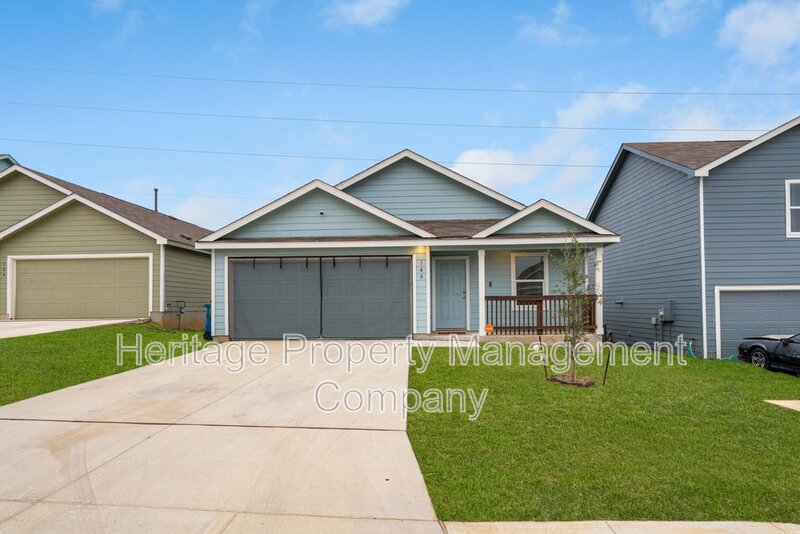 Floresville House: 140 Wood Moss Drive