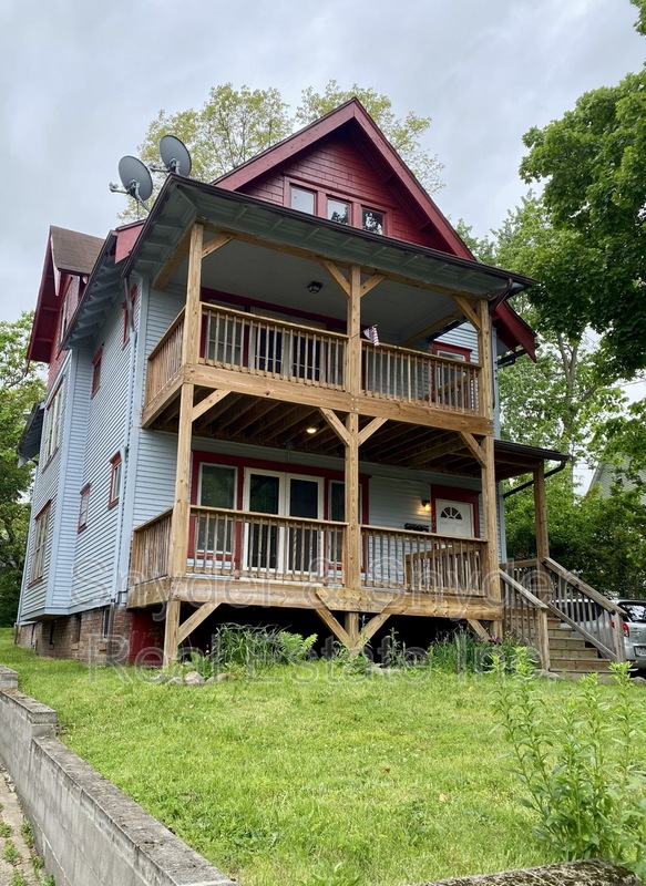Akron House: 400 Cloverdale Avenue
