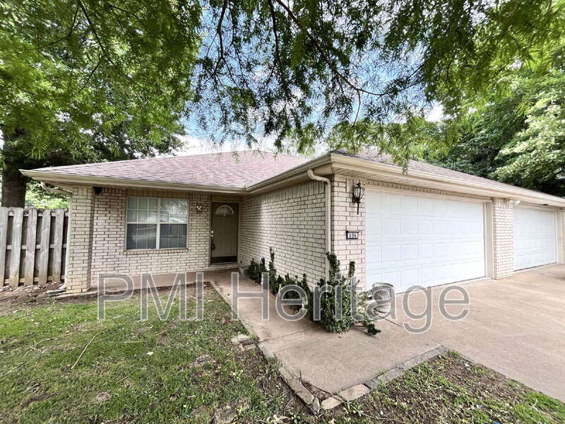Fayetteville Condo: 886 N Daisy Ln