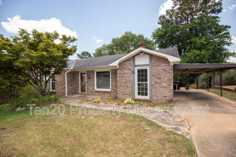 Columbus House: 7664 Northfield Dr