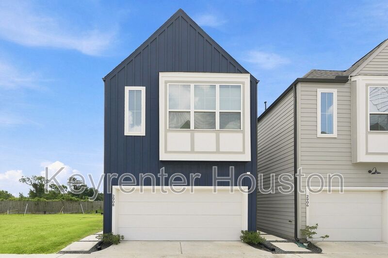 Houston House: 2908 Stevens St