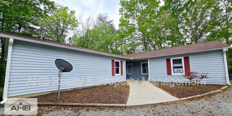 Burlington House: 2485 Michelle Drive