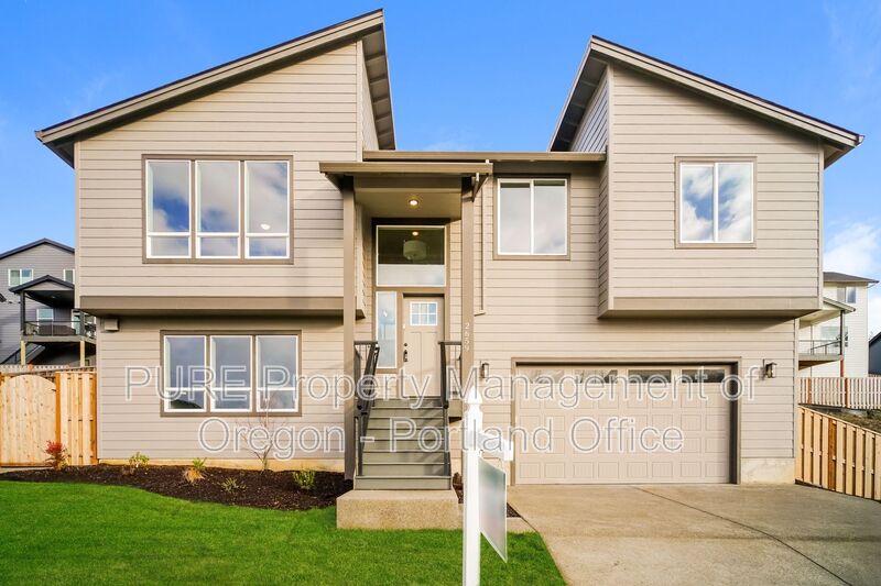 Estacada House: 2659 NE Justus Ave