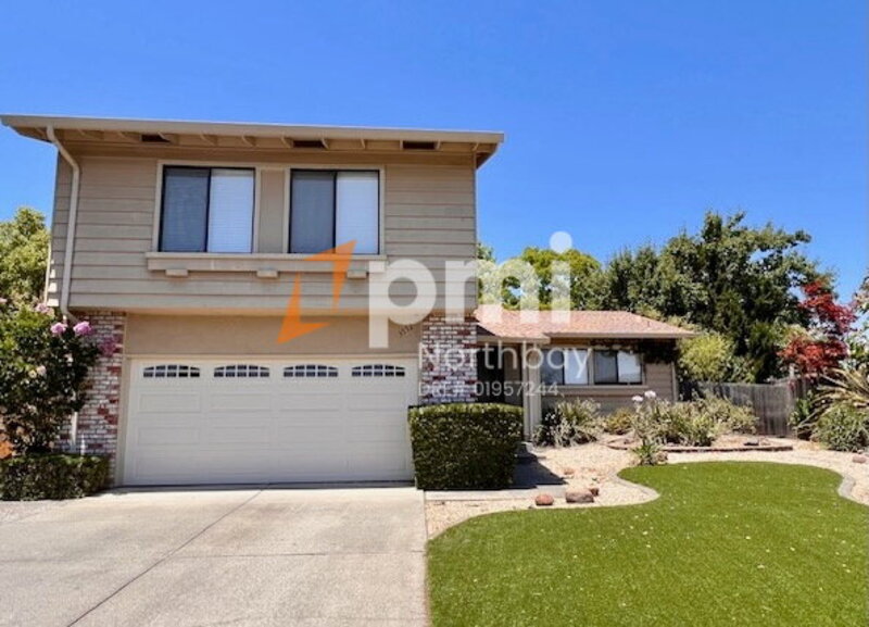 Fairfield House: 3552 Larchmont Court