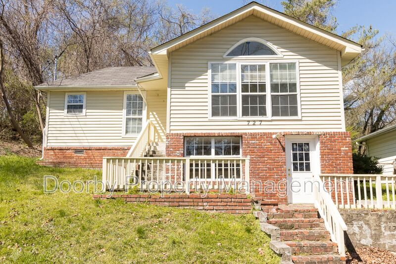 Chattanooga House: 727 Talley Road