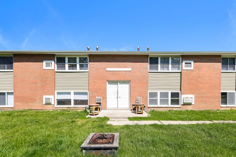 Enon House: 3611-3625 Charlotte Dr