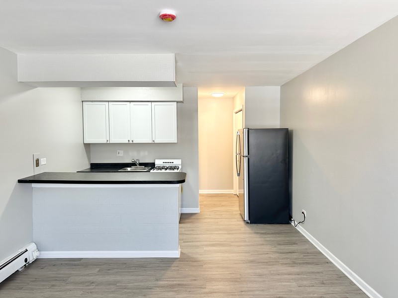 Elgin Condo: 1940 Mark Ave