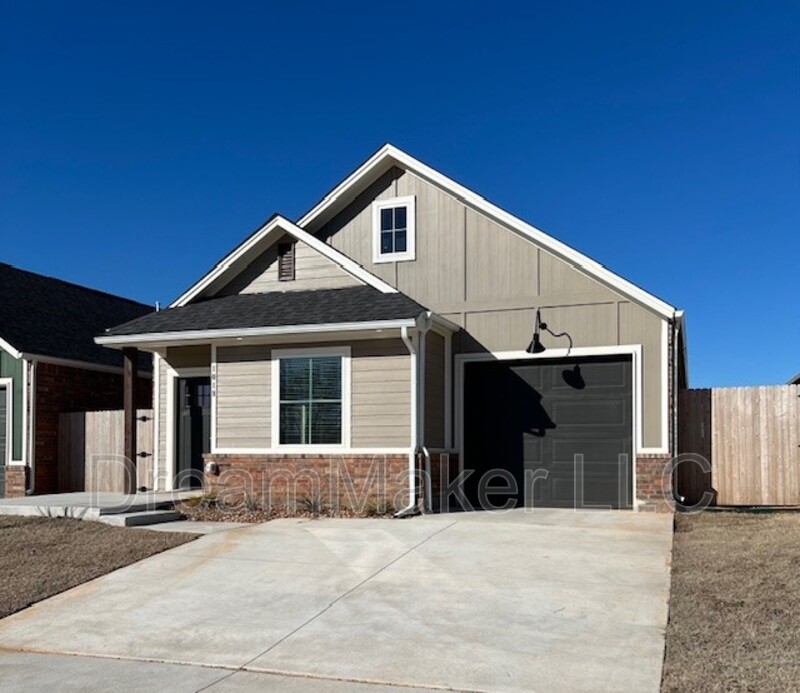 Norman House: 1018 Riva Parkway