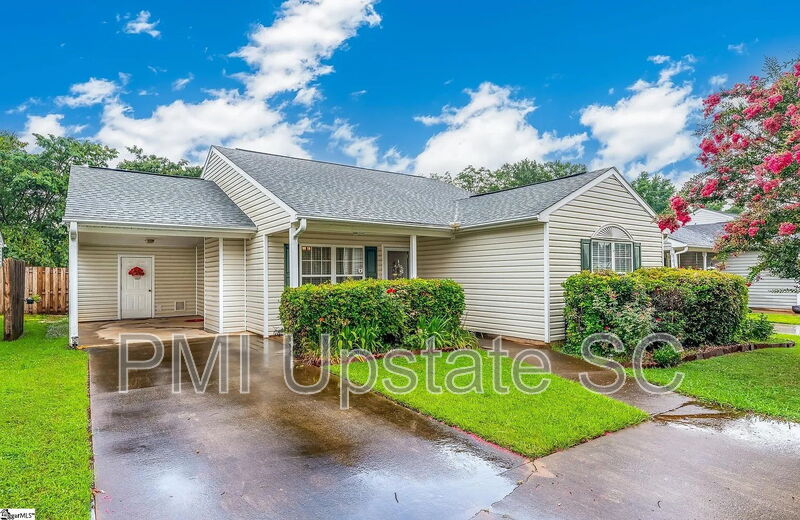 Boiling Springs House: 846 West Emerald Springs Drive