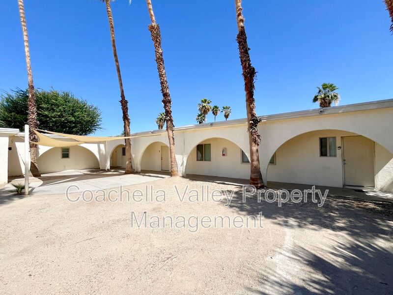 Cathedral City House: 31822 Avenida El Pueblo