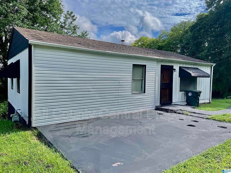 Birmingham House: 2901 42nd Lane