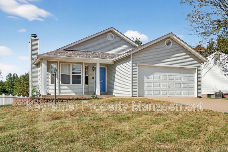 O'Fallon House: 220 Pheasant Point Blvd