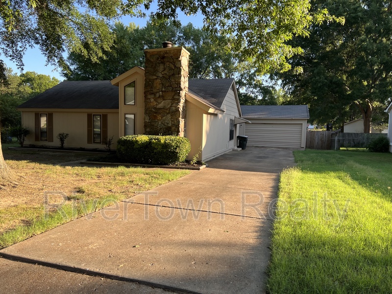 Collierville House: 350 Bouldincrest Ave