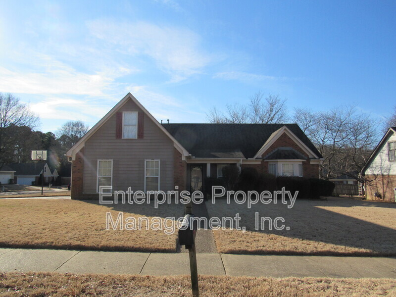 Memphis House: 7037 Meadowlands Place