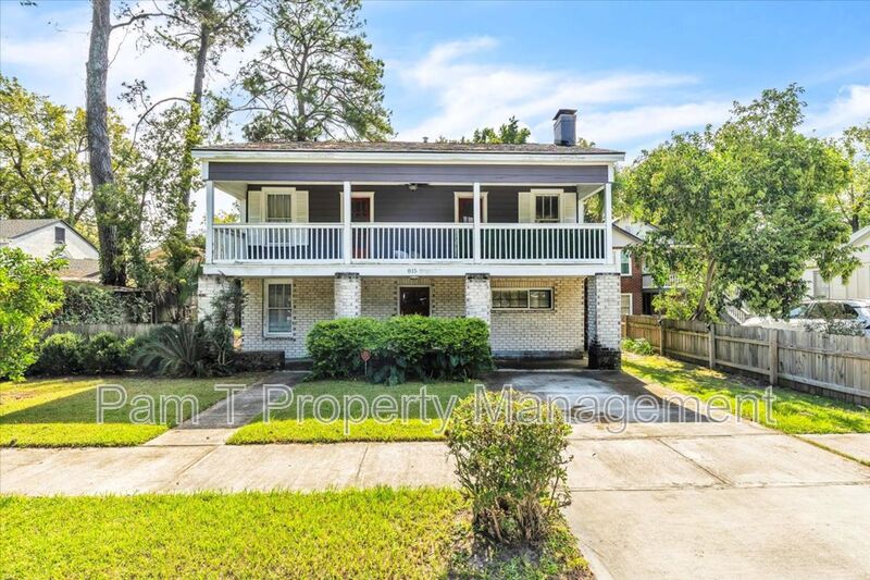 Savannah Townhome: 815-B East 32nd Street-Lower