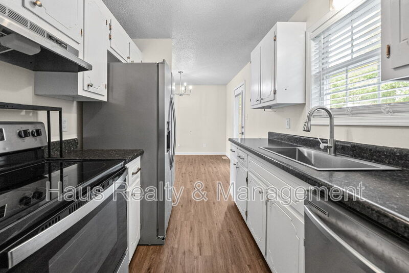Clarksville House: 2815 Teakwood Drive