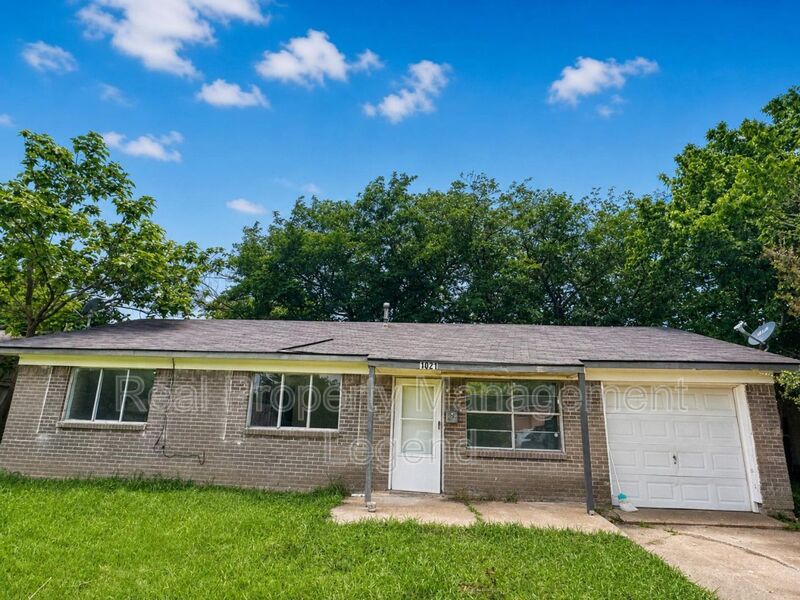 Mesquite House: 1021 Irene Dr