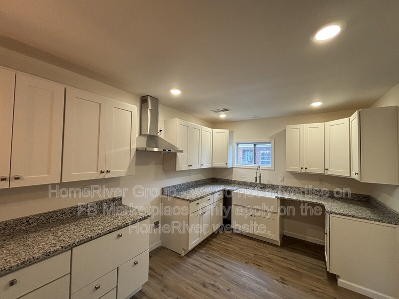 Memphis House: 882 Maple Dr