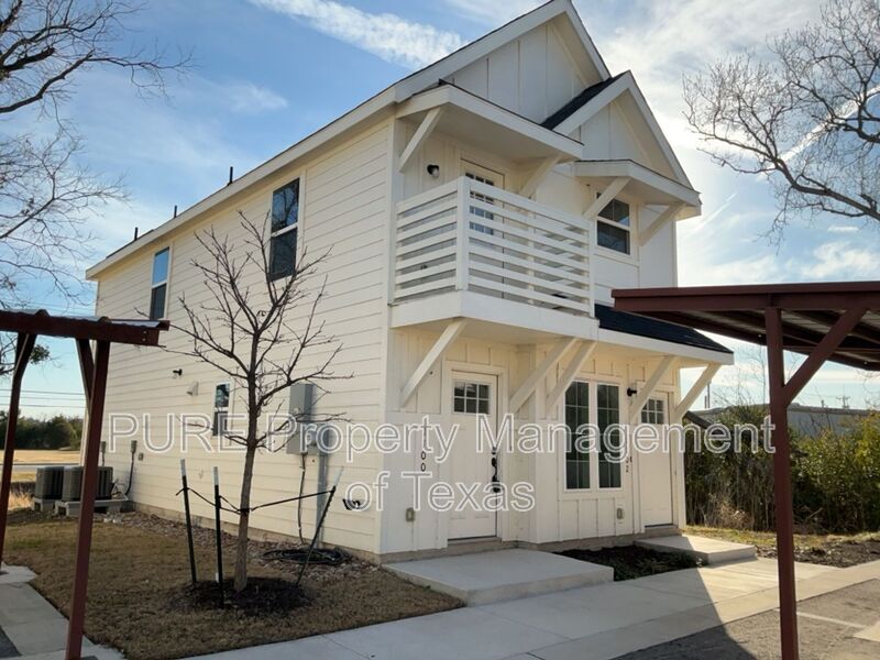 Taylor House: 2002 2nd St