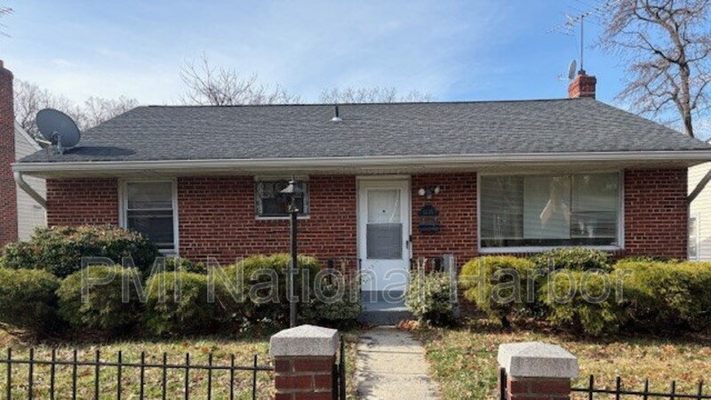 Washington House: 1235 Chaplin St SE