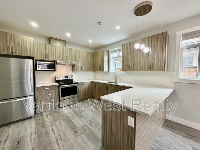 Kelowna House: 2-756 Glenwood Ave