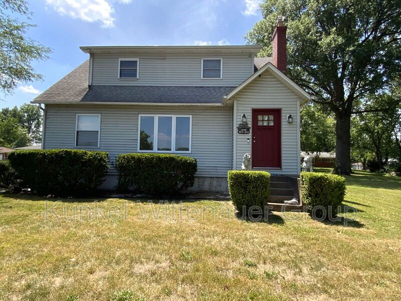 Smithton House: 301 N Julia