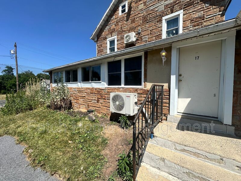 Annville House: 10699 Jonestown Road