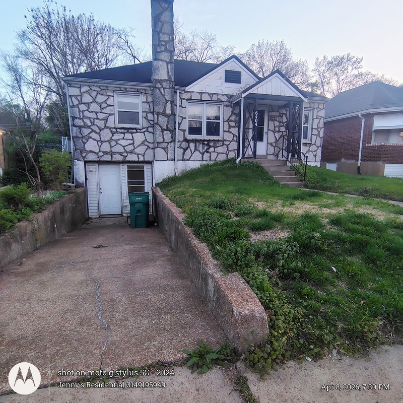 Saint Louis House: 6404 Myron Ave