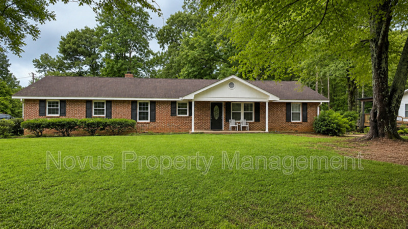 Carrollton House: 3171 E Hwy 166