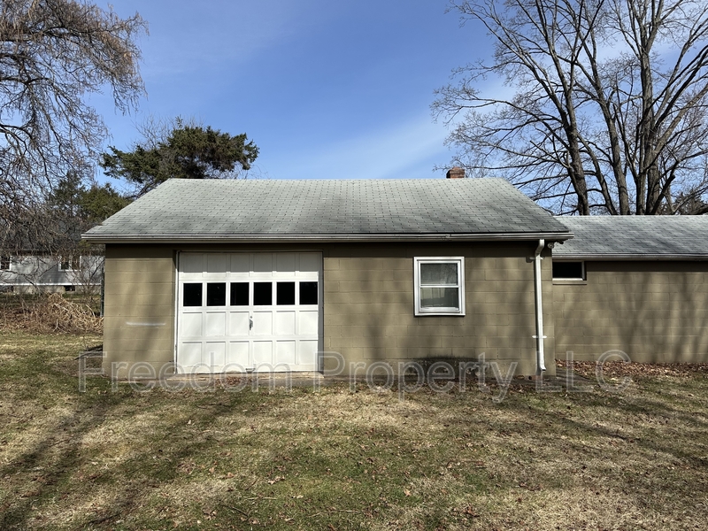 Southington House: 154 Beecher St Southington