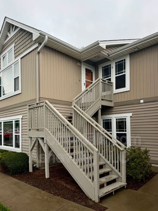 Hendersonville House: 149 Morningside Lane