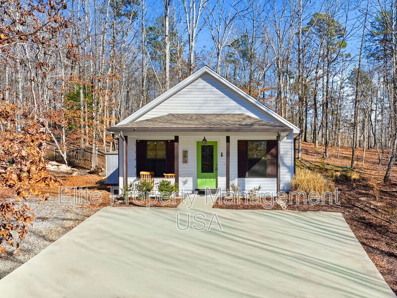 Murrayville House: 7621 Maple Place