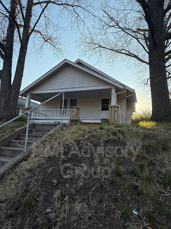 Topeka House: 1228 SW Woodward Ave