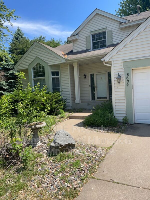 Woodbury House: 8636 Pheasant Run Rd