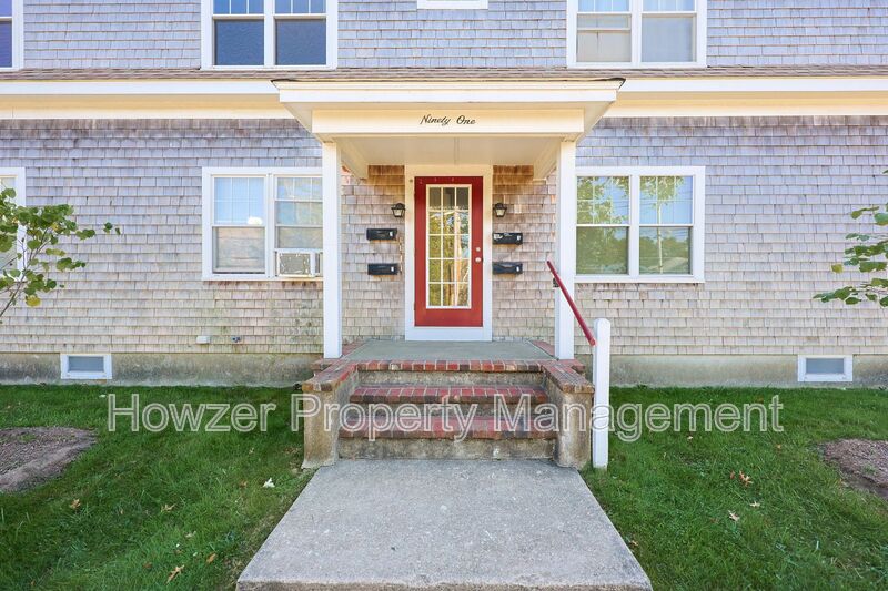 Hyannis Condo: 91 Louis St