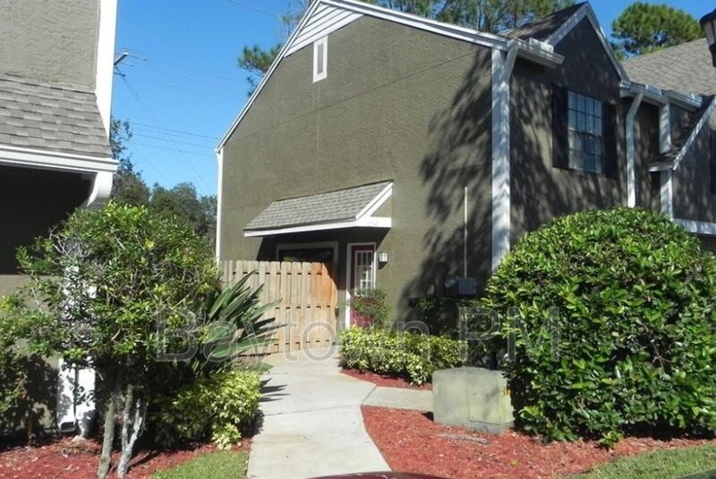 Tampa House: 16547 Lake Brigadoon Circle