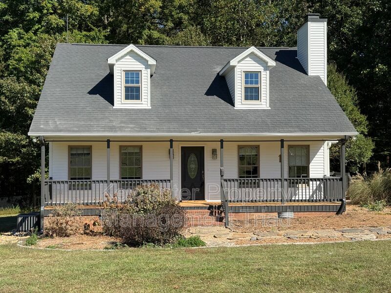 Browns Summit House: 7472 Middlestream Rd