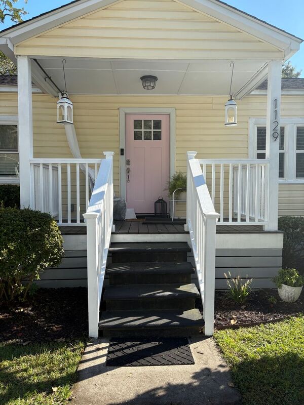 Charleston House: 1129 Brody Ave