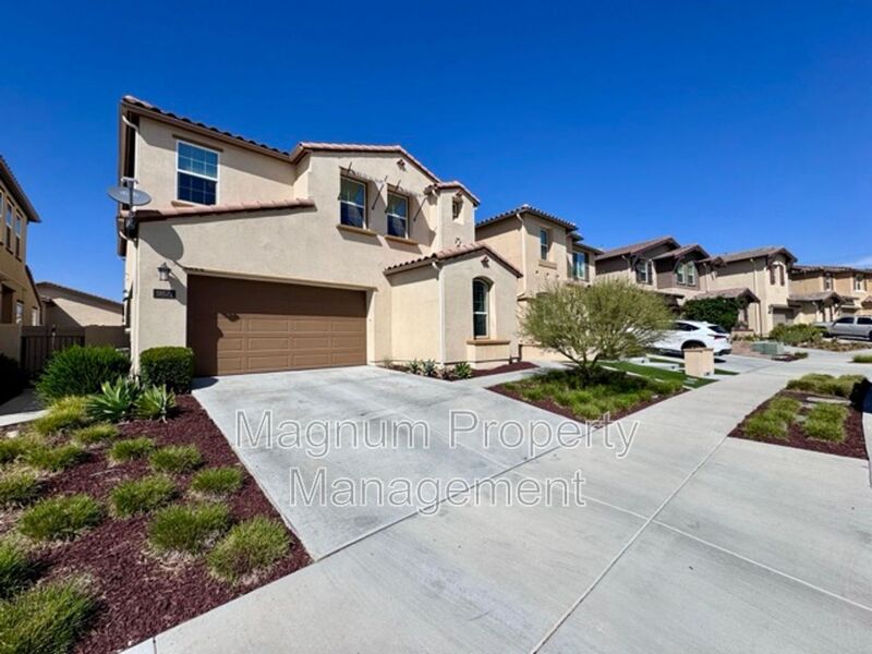 Murrieta House: 38572 Rosegate Pl
