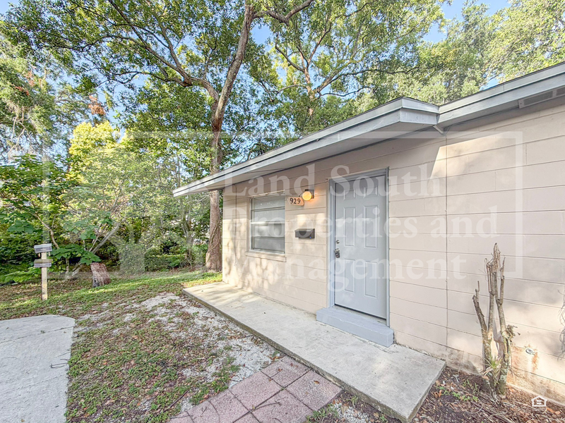 Lakeland House: 929 Lexington Street
