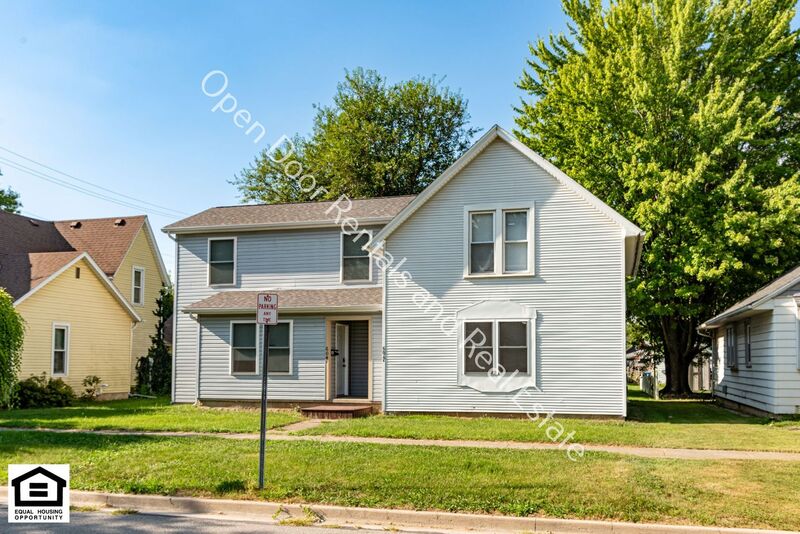 Auburn Condo: 604 E 9th St