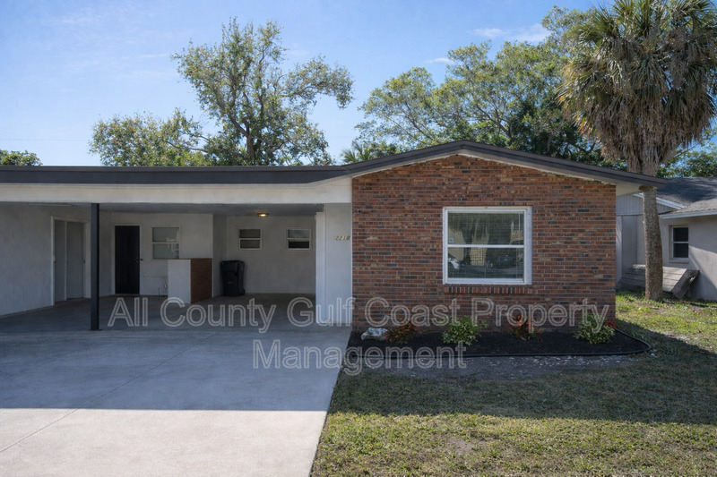 Bradenton House: 2218 Flamingo Blvd