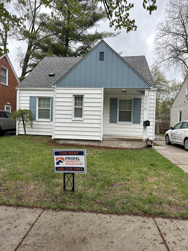 Redford Charter Township House: 18676 Brady